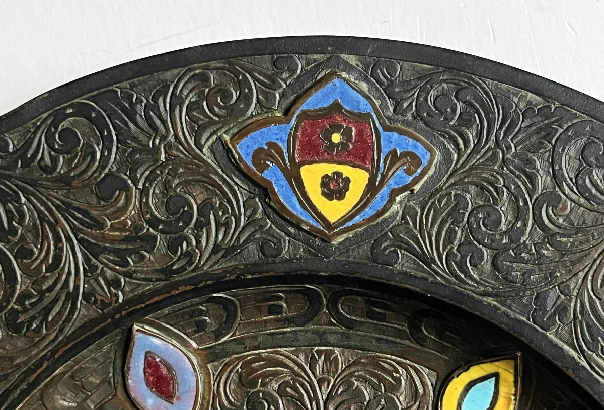 Venice 19th Century Engraved Bronze And Champlevé Enamel Platter With Coat Of Arms-photo-4