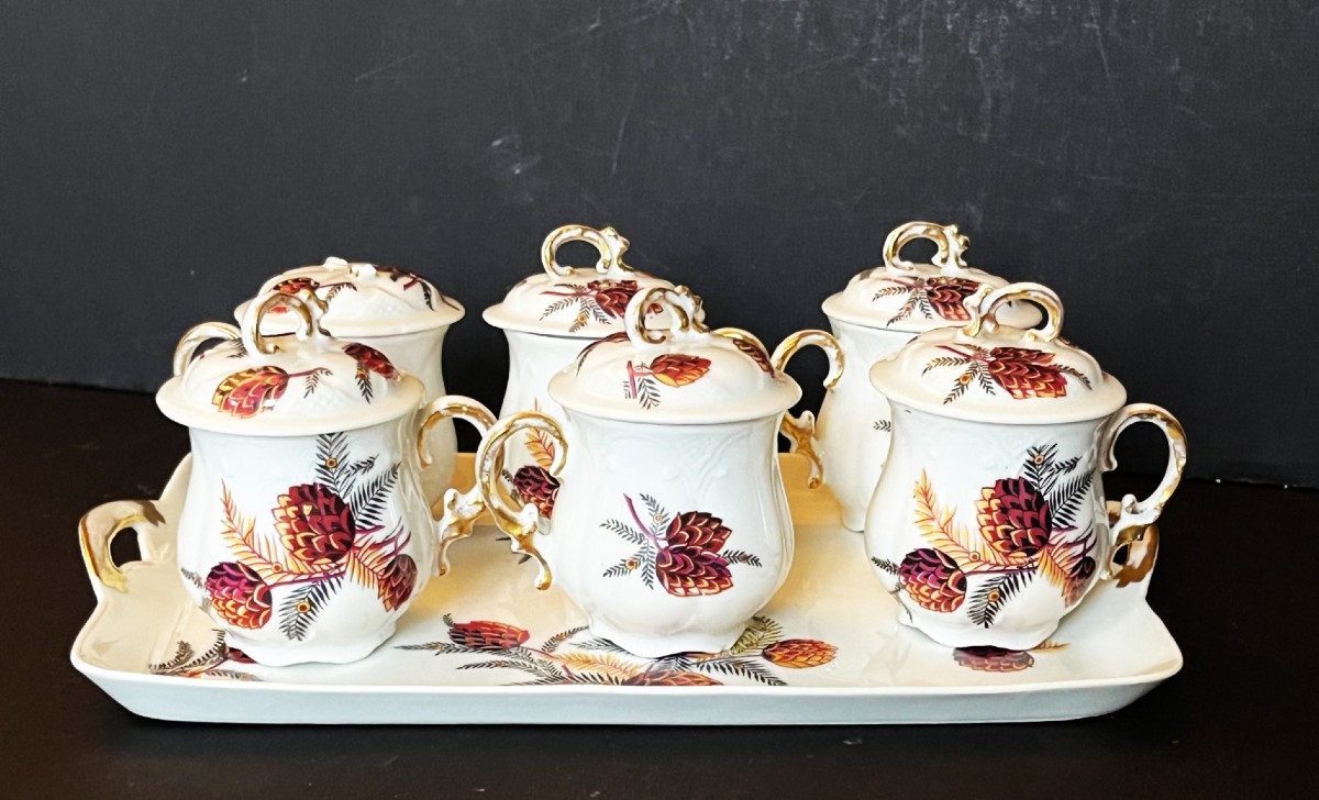 Six Limoges Porcelain Cream Pots Decorated With Pine Cones, With A Tray-photo-2