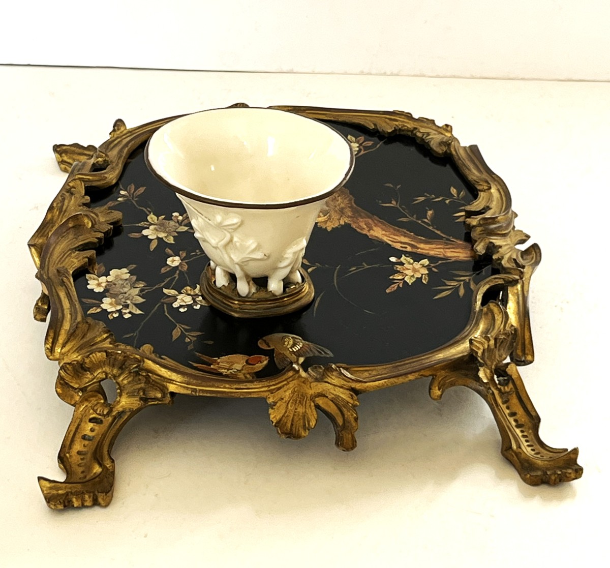 The Crystal Staircase, Lacquer Inkwell, Kangxi Porcelain And Gilt Bronze. Signed-photo-3