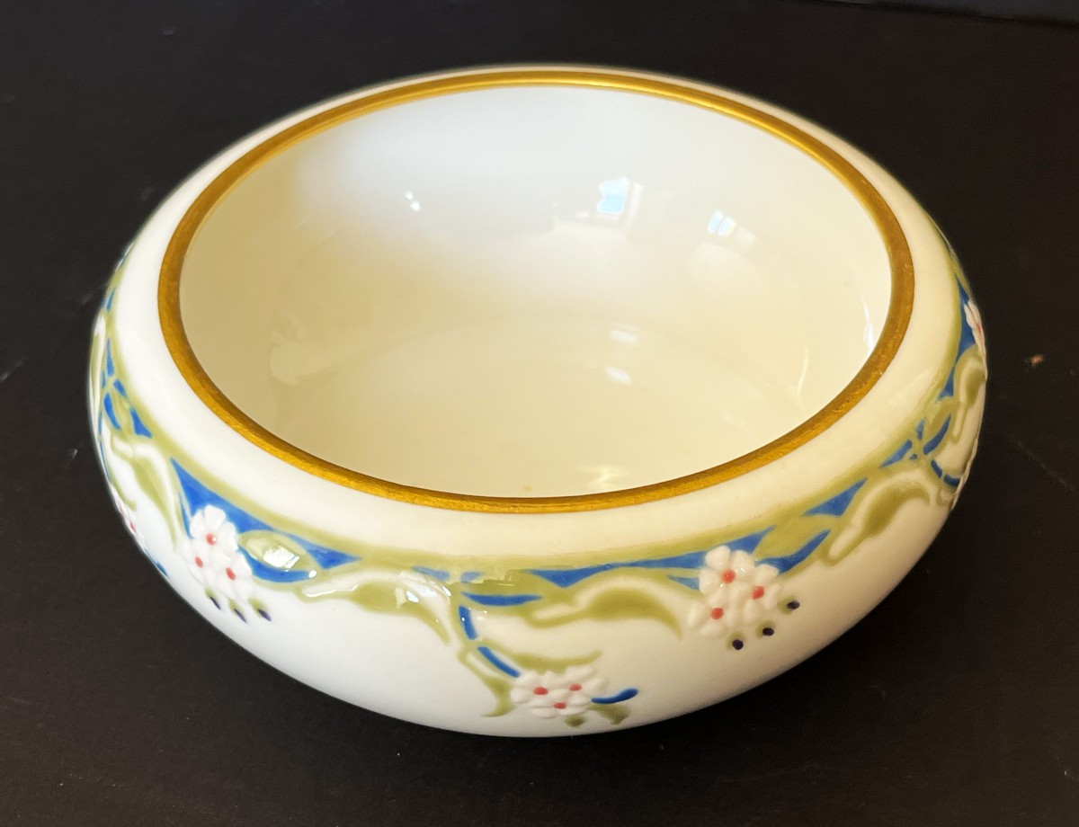 Sèvres Porcelain Art Nouveau Dish From 1906 With Floral Decoration
