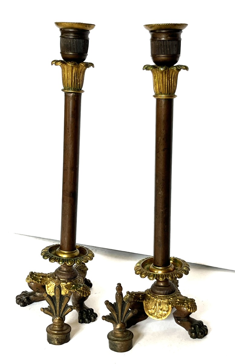 Paire de très fins bougeoirs d'époque Restauration en bronze doré et patiné-photo-2