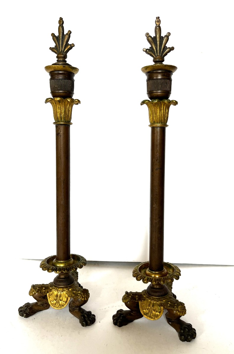 Paire de très fins bougeoirs d'époque Restauration en bronze doré et patiné-photo-3