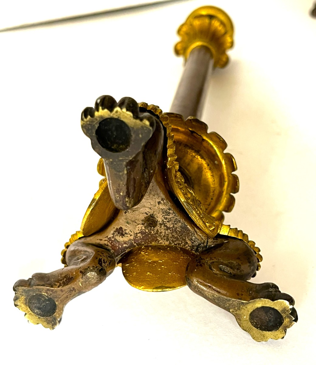 Paire de très fins bougeoirs d'époque Restauration en bronze doré et patiné-photo-4