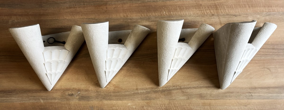 suite de quatre appliques art déco en plâtre