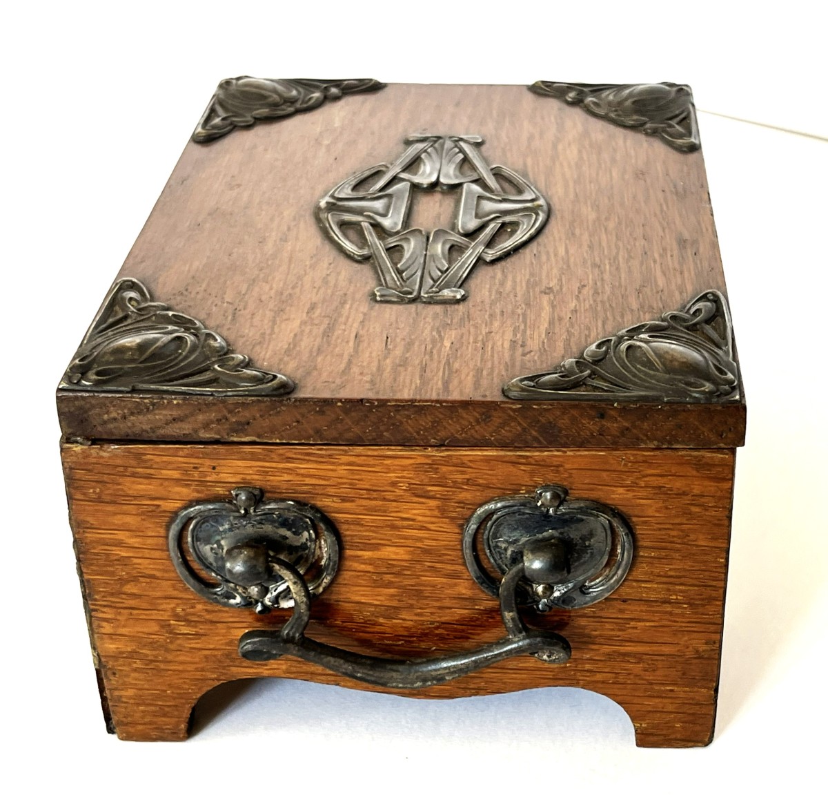 Art Nouveau, Arts And Craft Box In Oak And Silver-plated Metal-photo-1