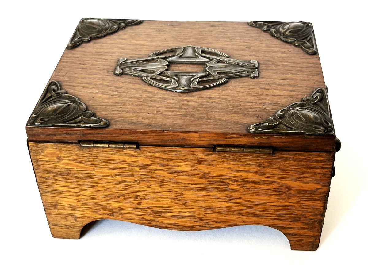 Art Nouveau, Arts And Craft Box In Oak And Silver-plated Metal-photo-2