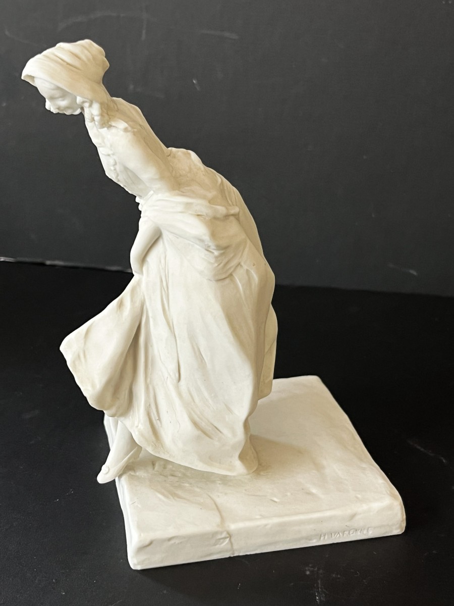 Manufacture Nationale de Sèvres  1910,  Henri Varenne (1860/1933), l'élégante, biscuit.-photo-1