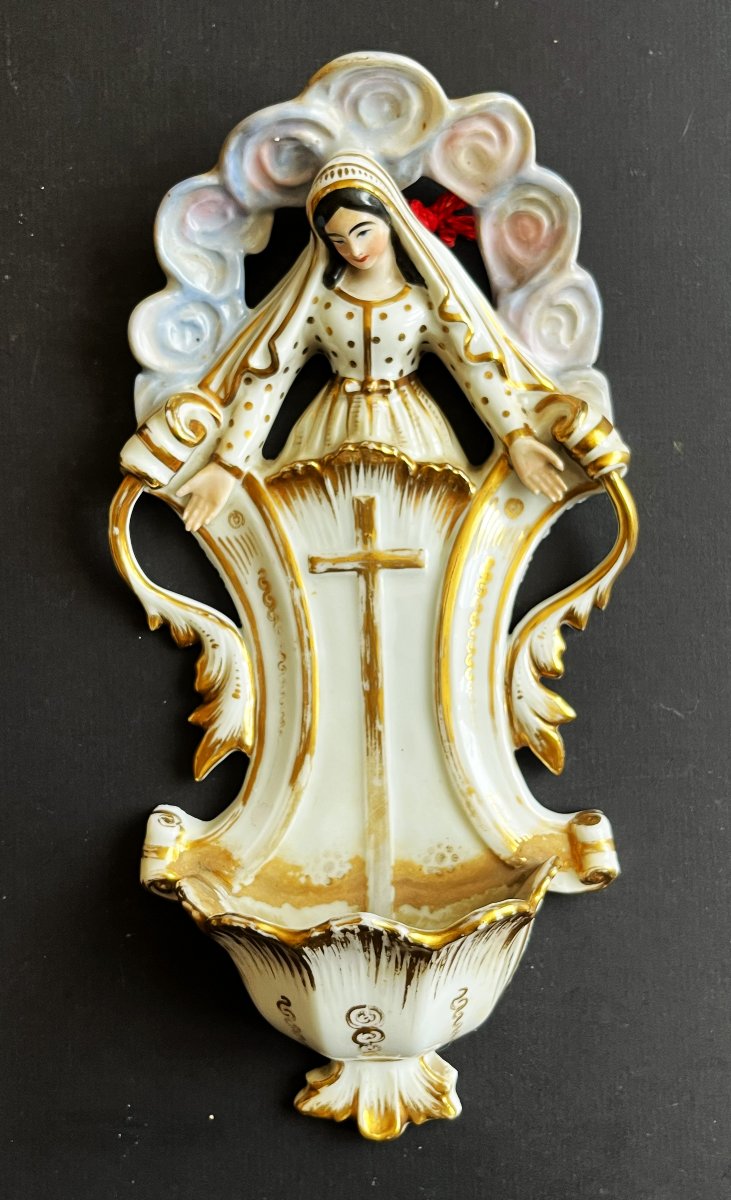 Grand Bénitier à la vierge Marie  en porcelaine de Paris d'époque Napoléon III