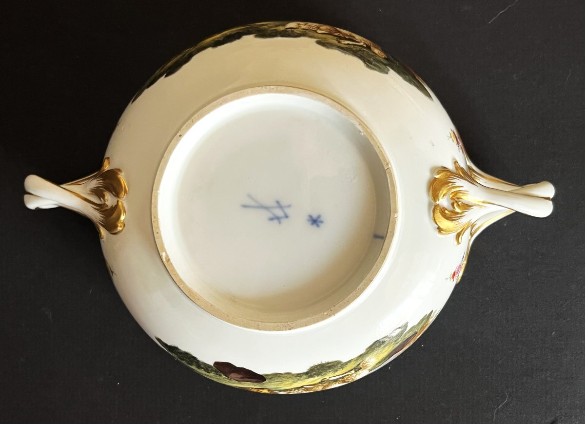 Grand Bouillon en porcelaine de Meissen fin 18ème siècle à décor champêtre. -photo-3