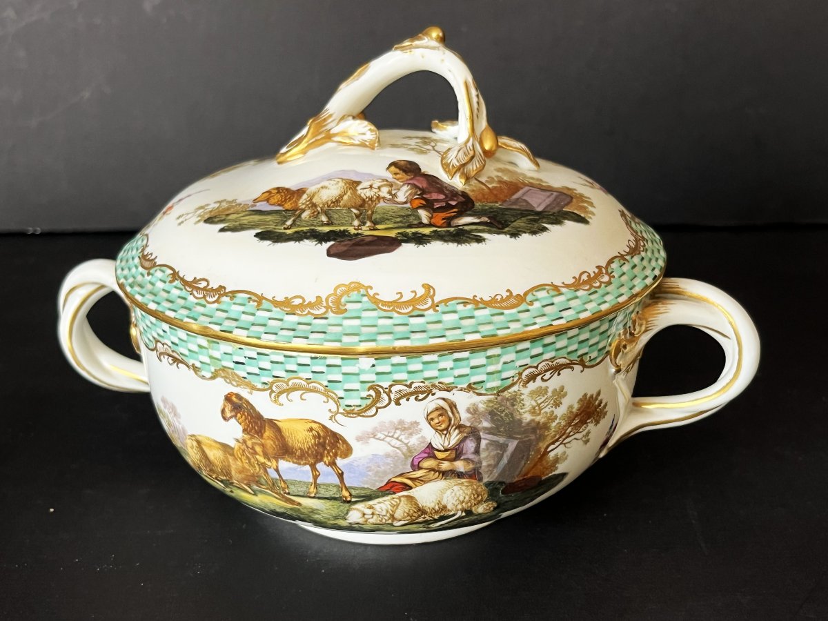 Grand Bouillon en porcelaine de Meissen fin 18ème siècle à décor champêtre. -photo-5