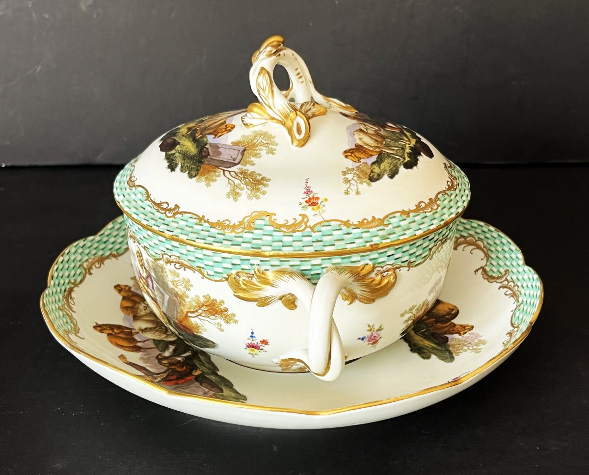 Grand Bouillon en porcelaine de Meissen fin 18ème siècle à décor champêtre. -photo-6
