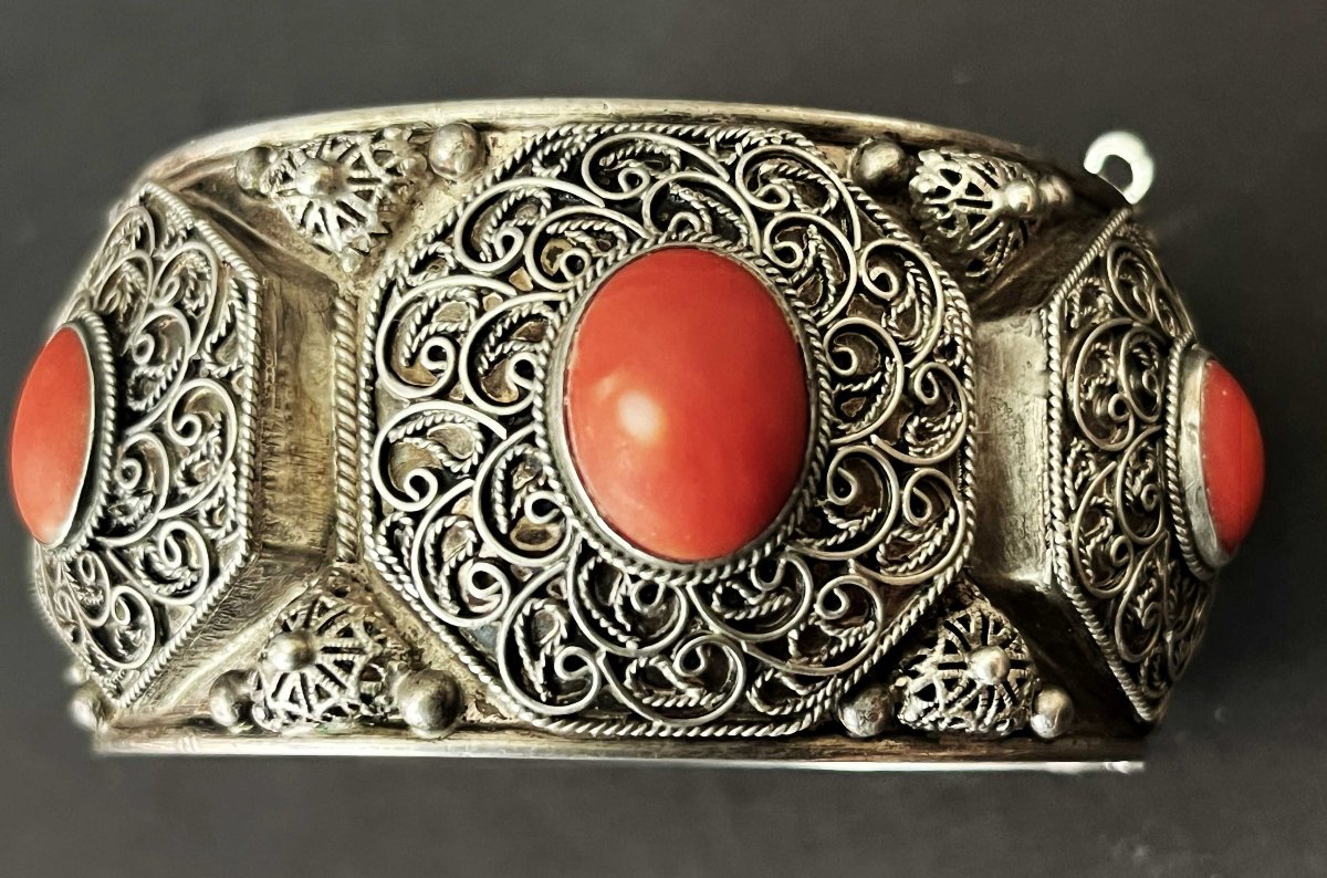 Berber (kabyle) Bracelet Made Of Silver And Coral, With A Silver Hallmark Featuring A Crab.-photo-4