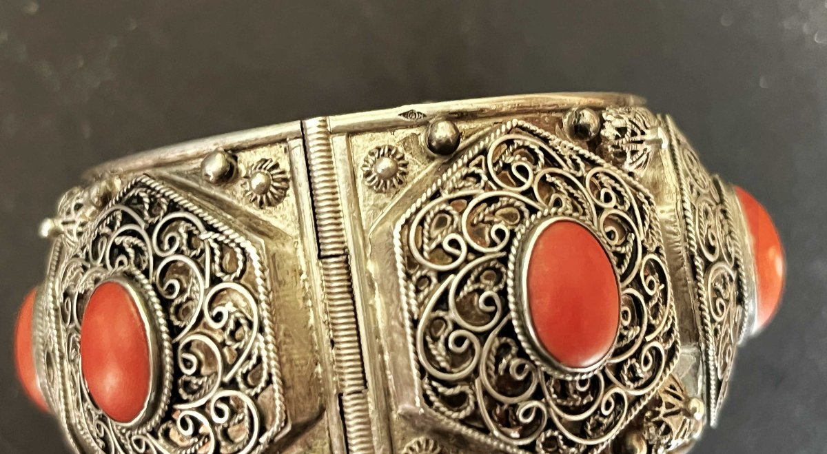 Berber (kabyle) Bracelet Made Of Silver And Coral, With A Silver Hallmark Featuring A Crab.-photo-3