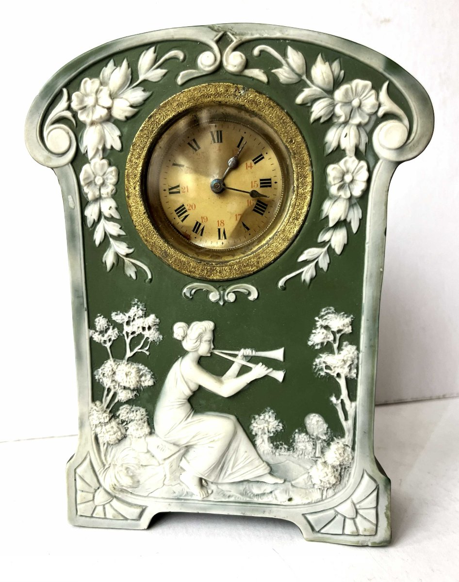 Wedgwood pendule Art Nouveau à décor de musicienne