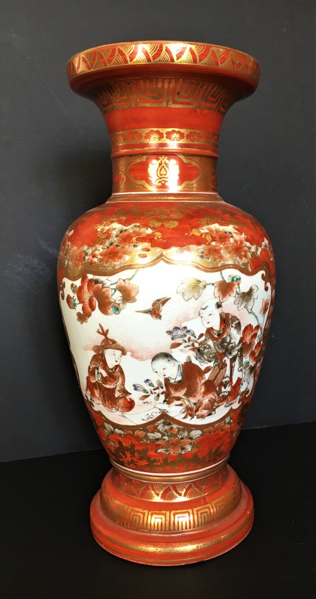 Vase En Céramique Des Fours De Kutani, Japon 19ème, à Décor d'Enfants Jouant.