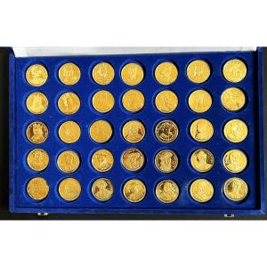 35 médailles en argent doré, "les rois de France" or 24 cts et argent 925 poinçon Minerve