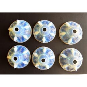 Boris Lacroix, six grandes tulipes art déco en verre opalescent à décor de perruches