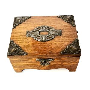 Art Nouveau, Arts And Craft Box In Oak And Silver-plated Metal