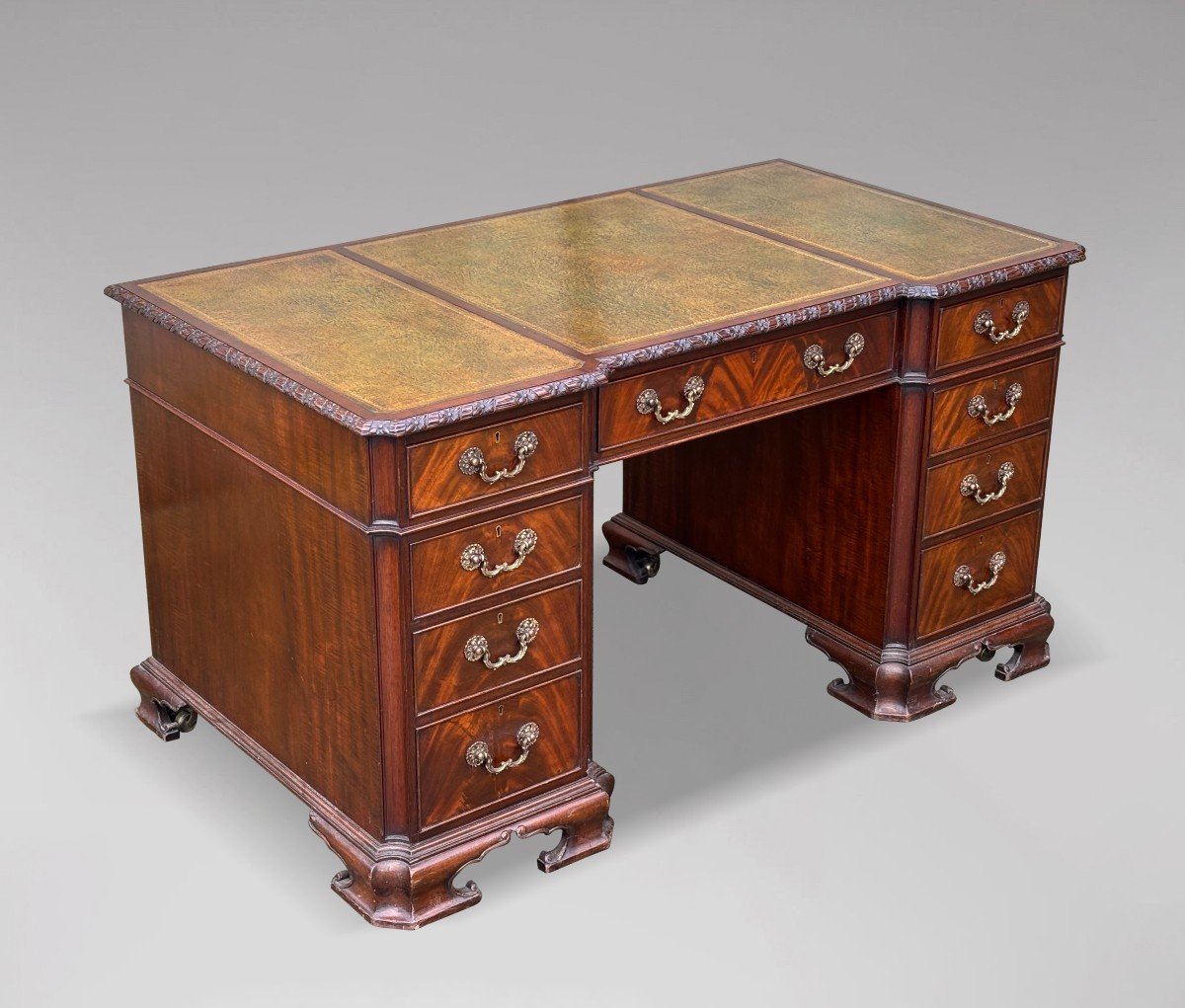 19ème Siècle, Bureau en Acajou de Style Chippendale 