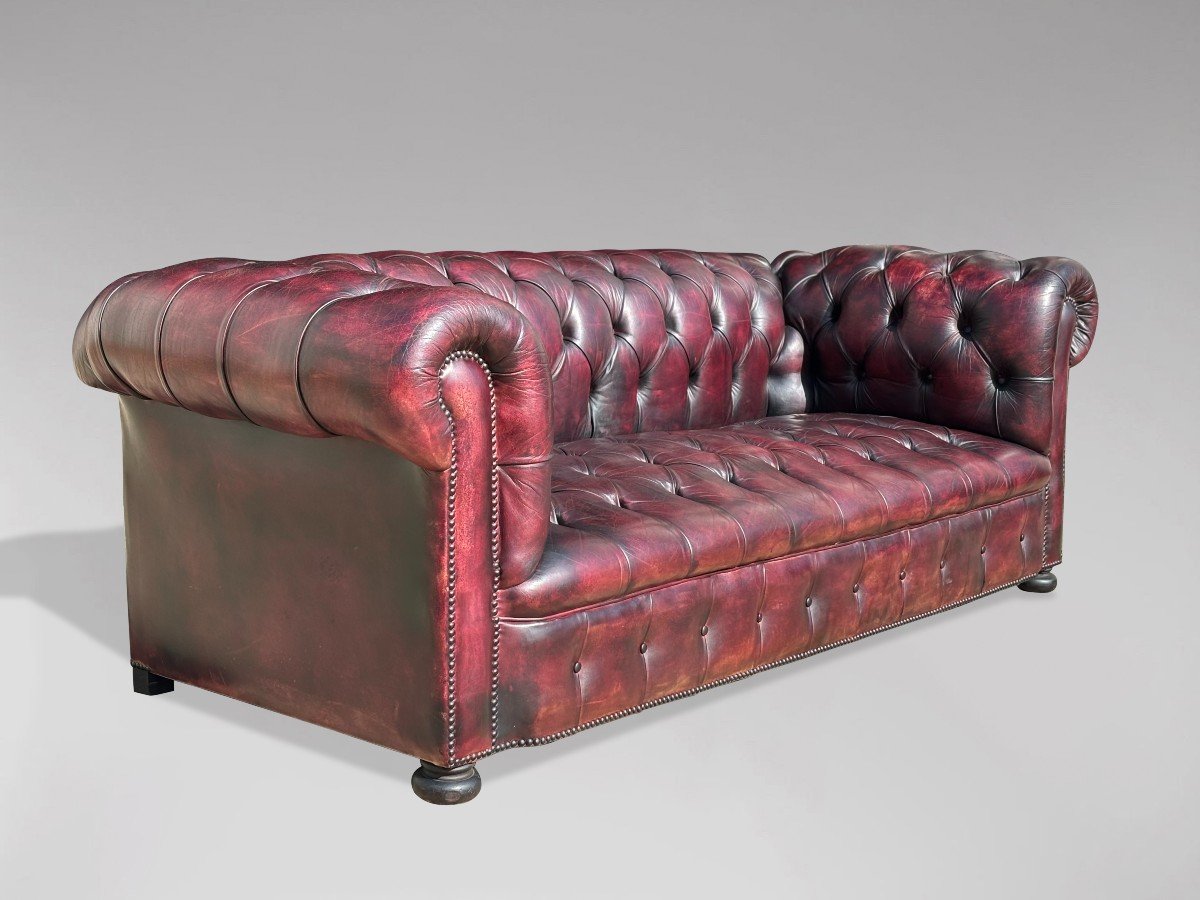Quality Set Of Leather Chesterfield Sofa & A Pair Of Club Armchairs-photo-8