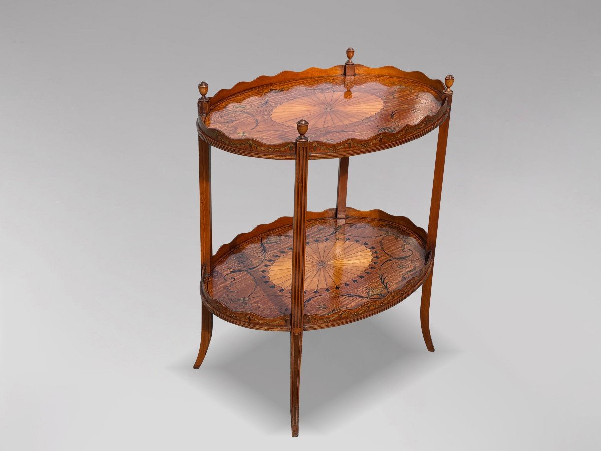Table Etagère Ovale en Marqueterie de la Période Édouardienne 