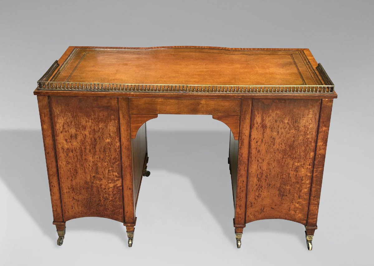 19ème Siècle, Bureau en Bois de Satin et Marqueterie Estampillé de Gillows-photo-3