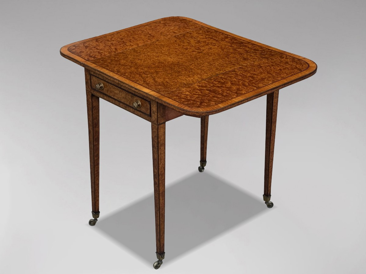 18ème Siècle, Table Pembroke en Amboine et Bois de Satin, Époque Sheraton