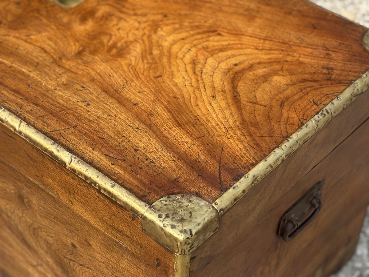 Large 19th Century Camphor Wood Campaign Trunk-photo-3
