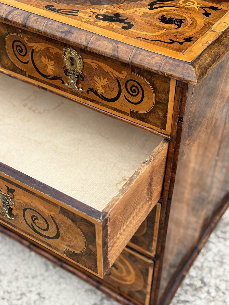 17th Century William & Mary Period Marquetry Inlaid Oyster Walnut Chest Of Drawers-photo-8