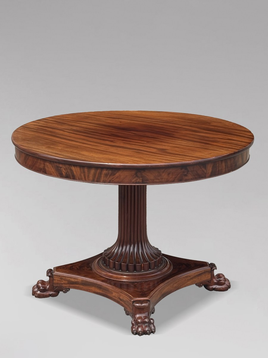 19ème Siècle, Table de Centre en Acajou de style Charles X 