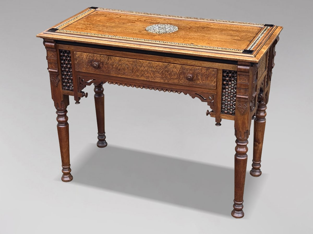 19ème Siècle, Table Mauresque en Noyer, Mouvement Aesthétique