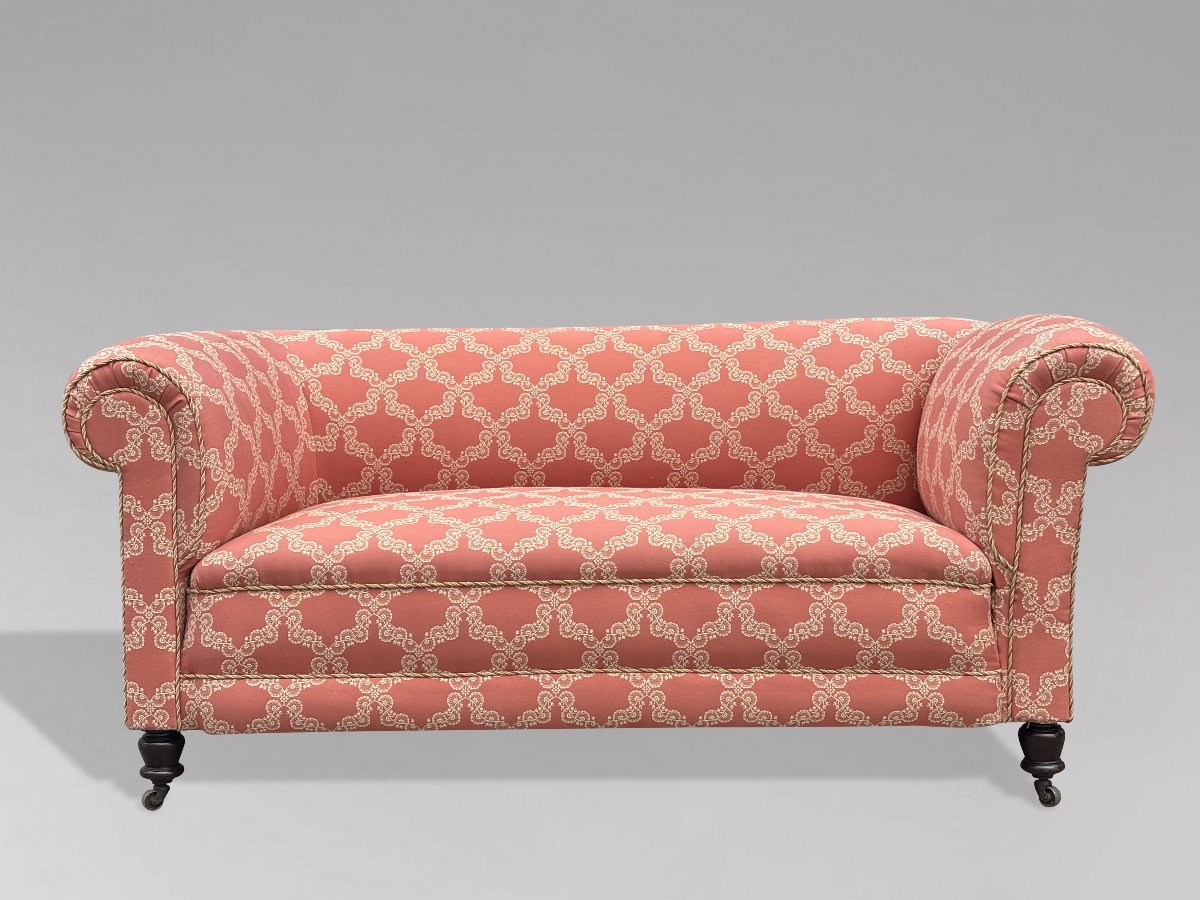 19th Century Victorian Period Upholstered Drop-end Chesterfield Sofa-photo-2