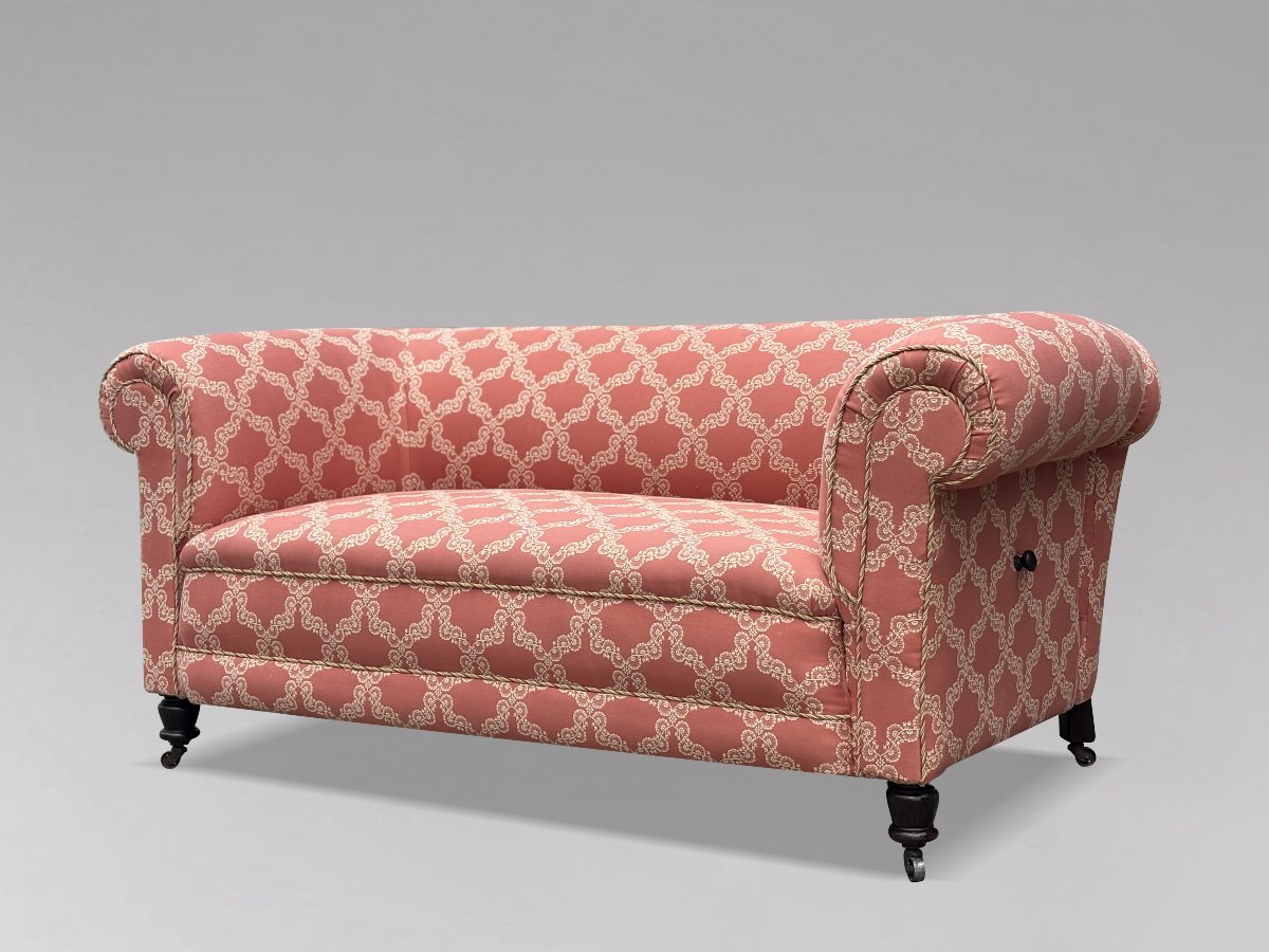19th Century Victorian Period Upholstered Drop-end Chesterfield Sofa-photo-5
