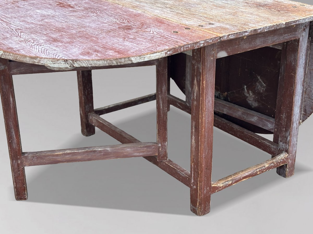 Early 19th-century Swedish Painted Drop-leaf Dining Table-photo-1