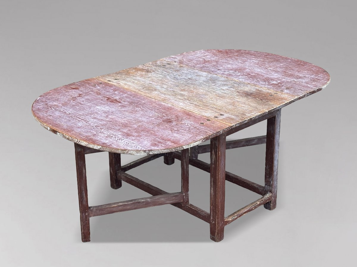Early 19th-century Swedish Painted Drop-leaf Dining Table