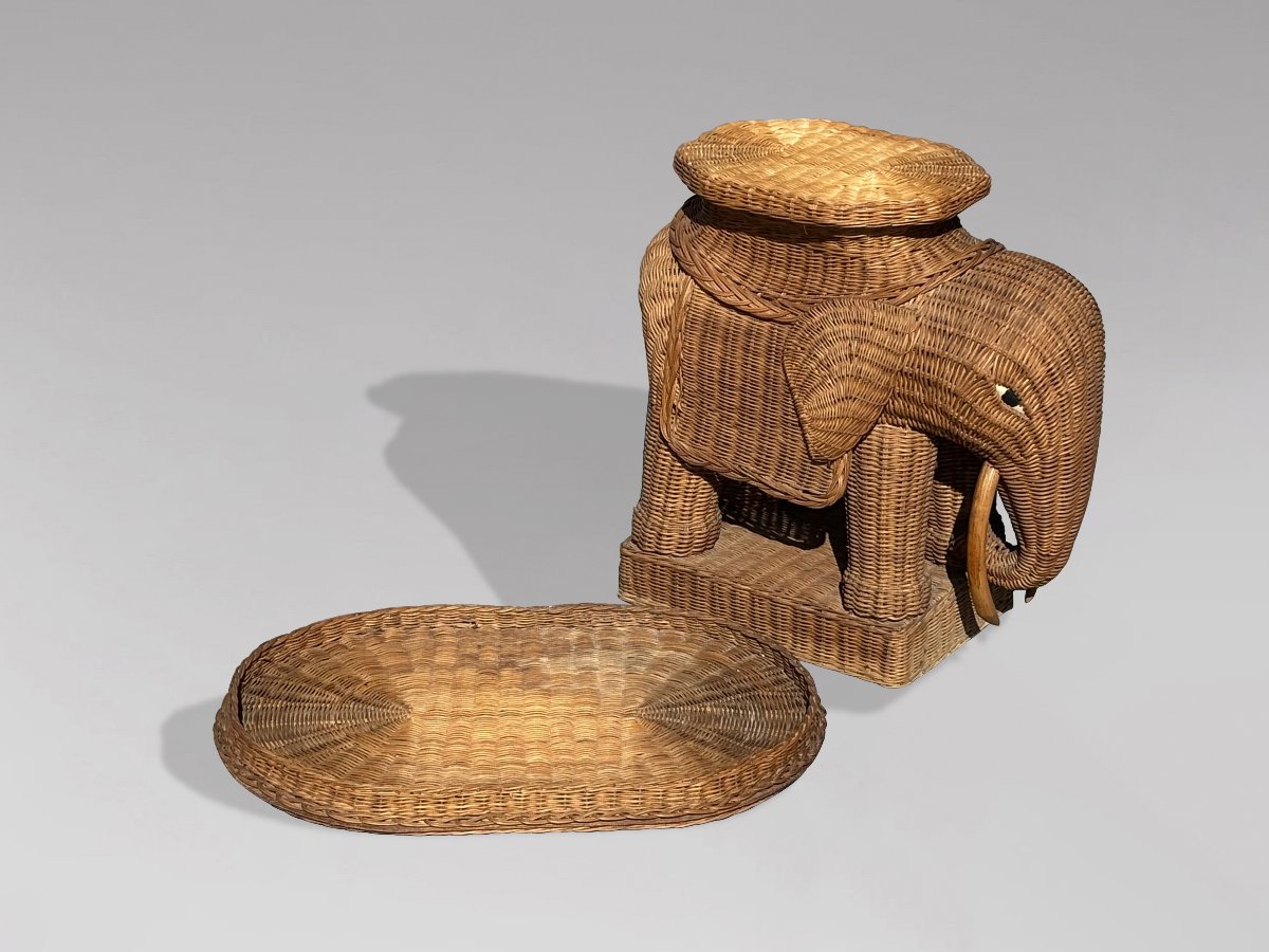 1970s Italian Hand-woven Wicker Elephant Side Table-photo-4