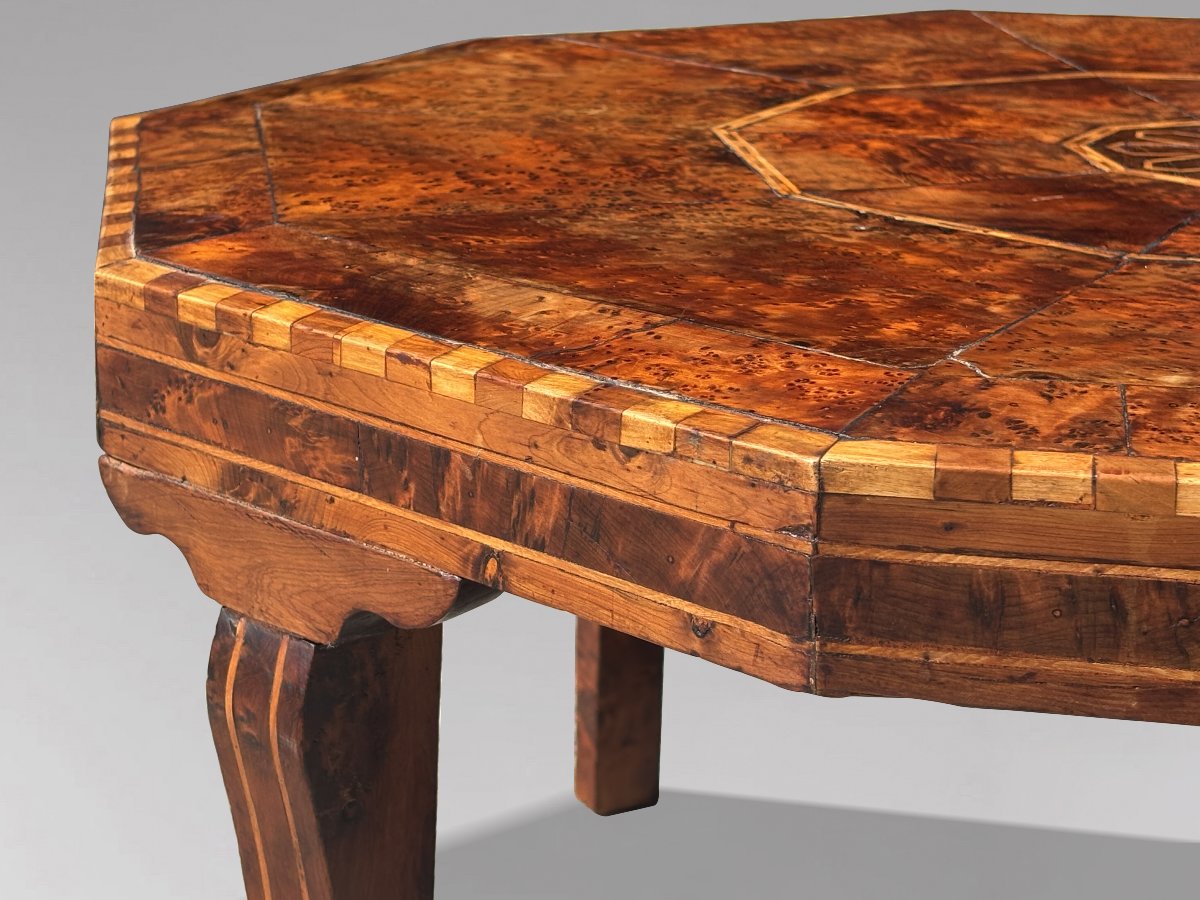 19ème Siècle, Table Basse Octogonale en Loupe d’If Incrustée -photo-3