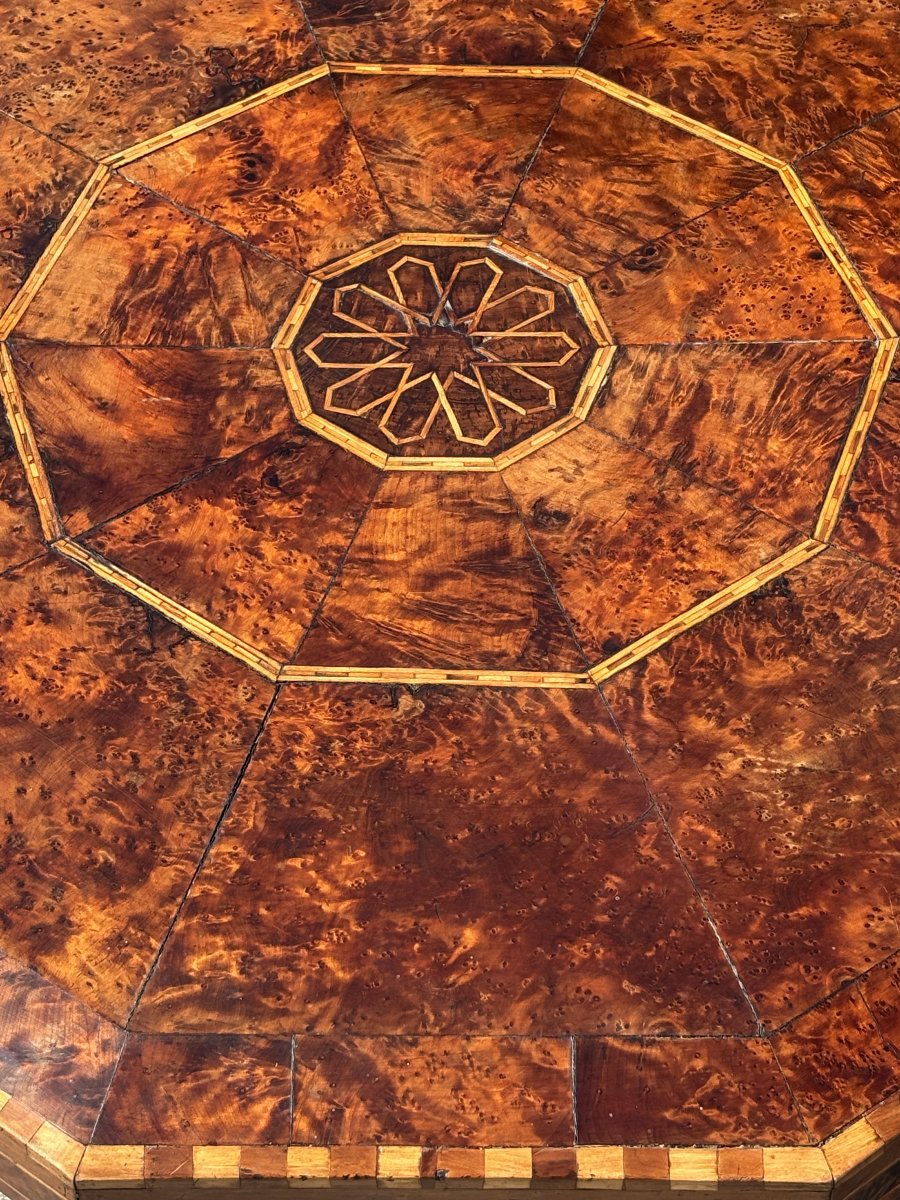 19ème Siècle, Table Basse Octogonale en Loupe d’If Incrustée -photo-4