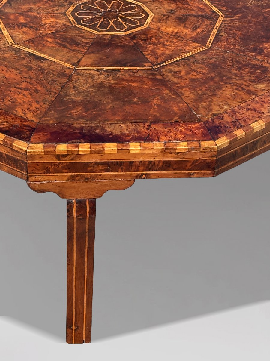 19ème Siècle, Table Basse Octogonale en Loupe d’If Incrustée -photo-5