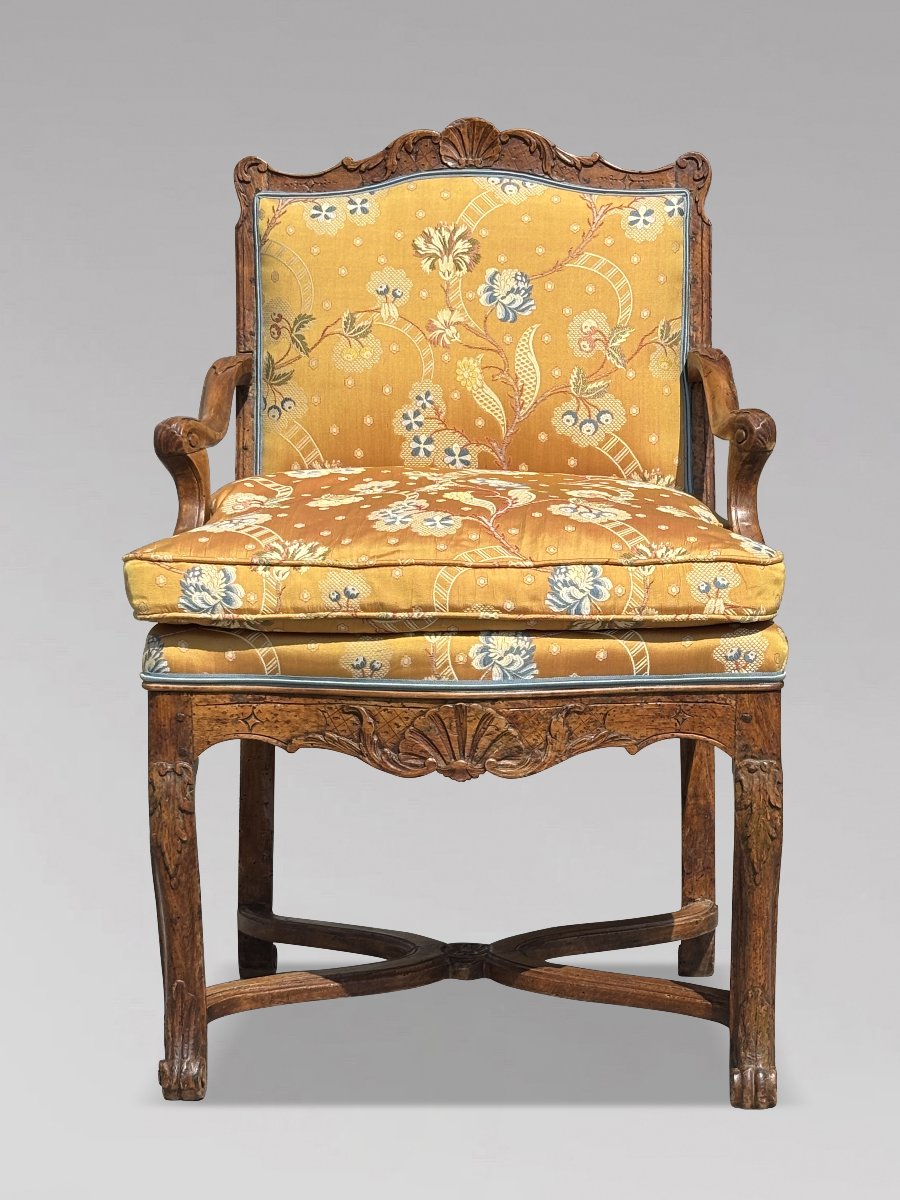 18th-century French Carved Walnut Armchair-photo-2