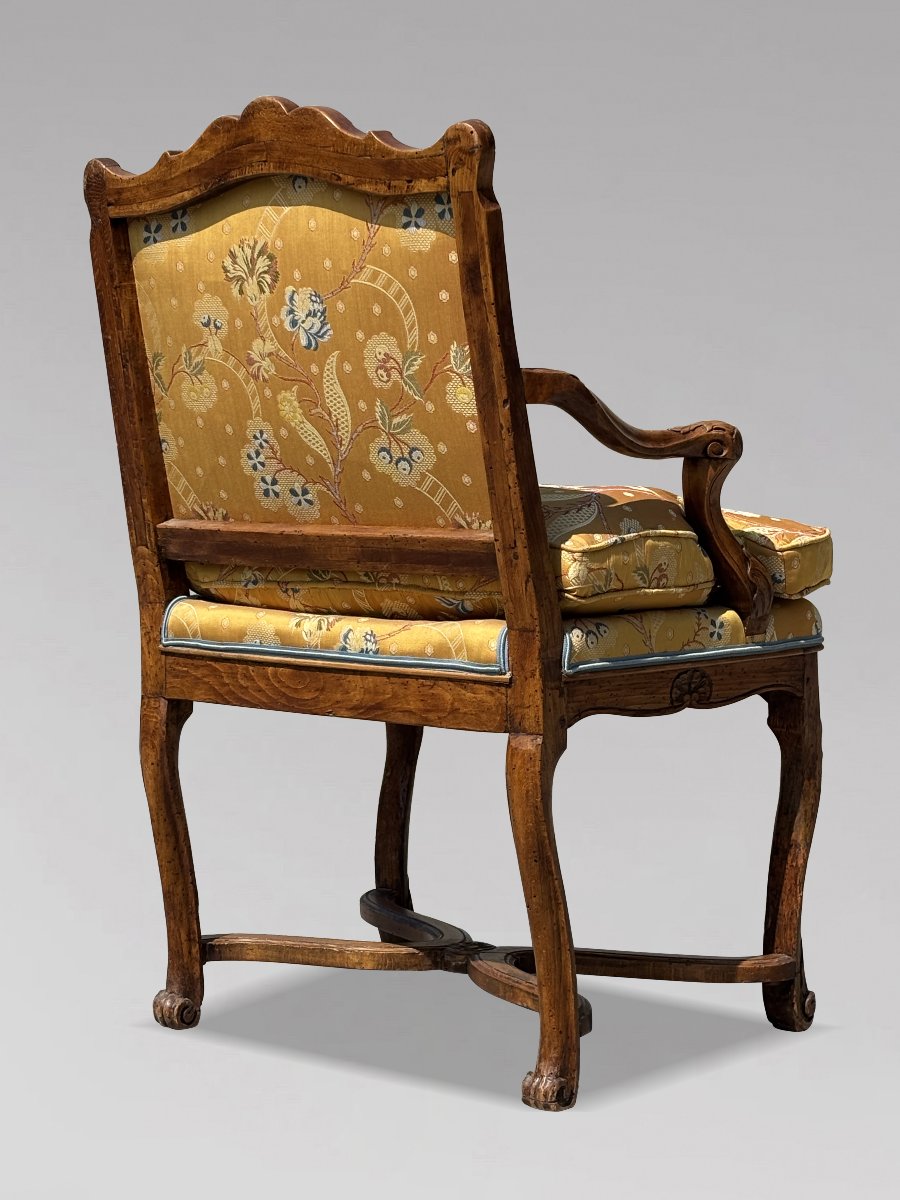 18th-century French Carved Walnut Armchair-photo-3