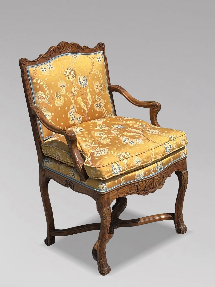 18th-century French Carved Walnut Armchair-photo-4