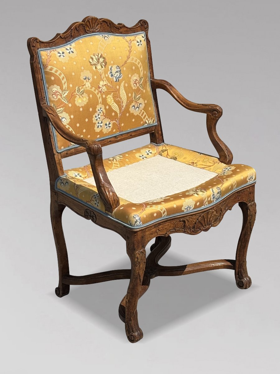 18th-century French Carved Walnut Armchair-photo-1