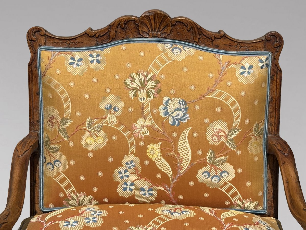 18th-century French Carved Walnut Armchair-photo-2