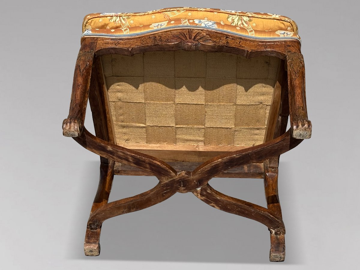 18th-century French Carved Walnut Armchair-photo-4