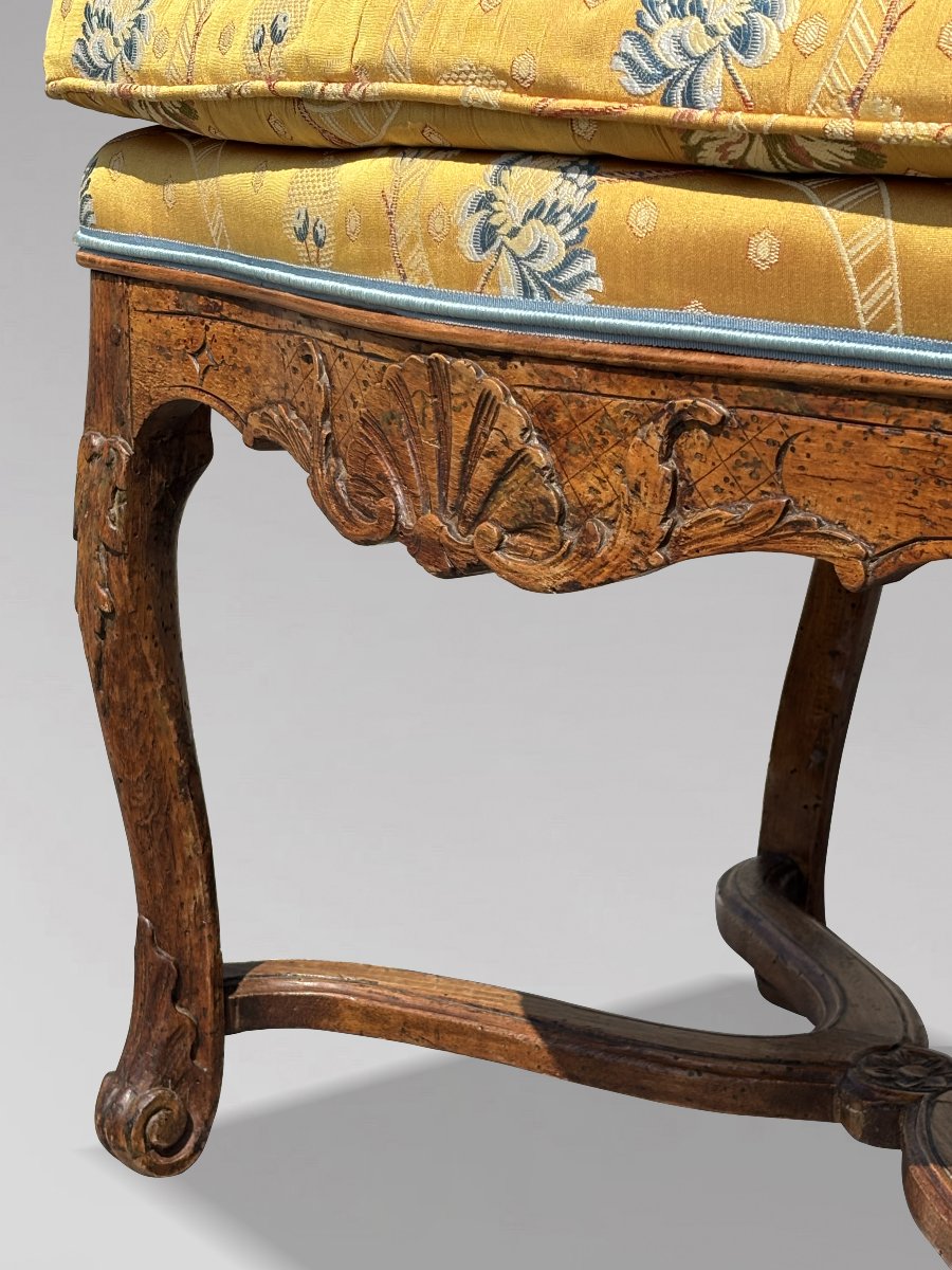18th-century French Carved Walnut Armchair-photo-6