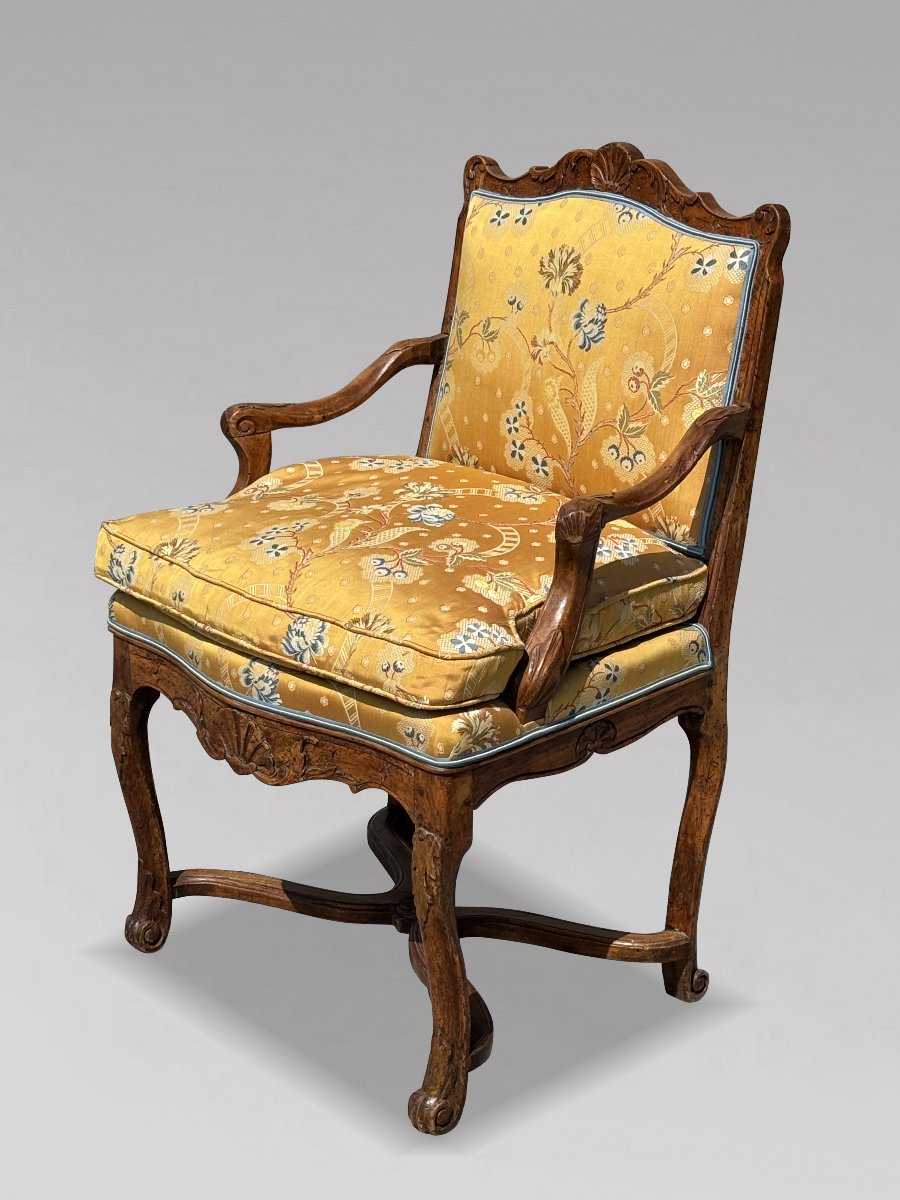 18th-century French Carved Walnut Armchair-photo-8