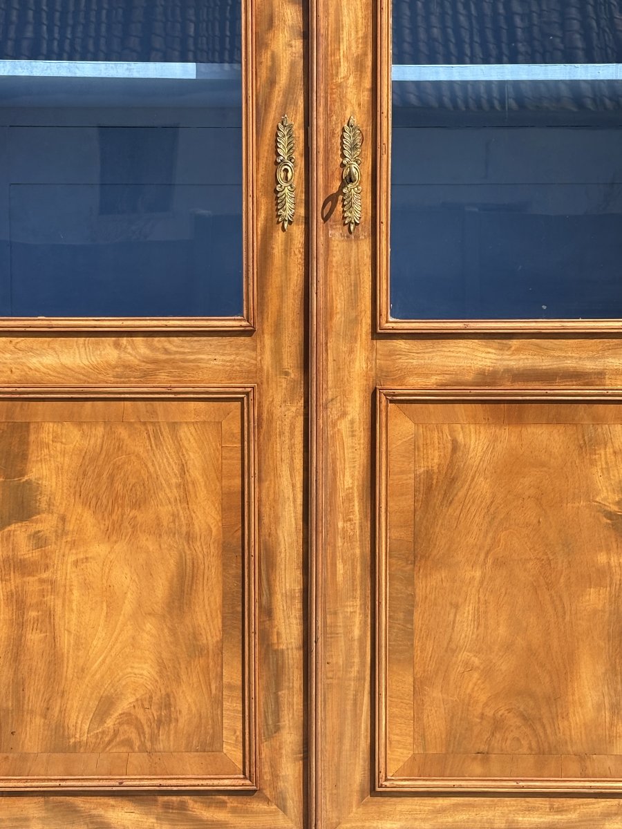 19ème Siècle, Bibliothèque à Quatre Portes en Noyer de Style Louis-Philippe -photo-1