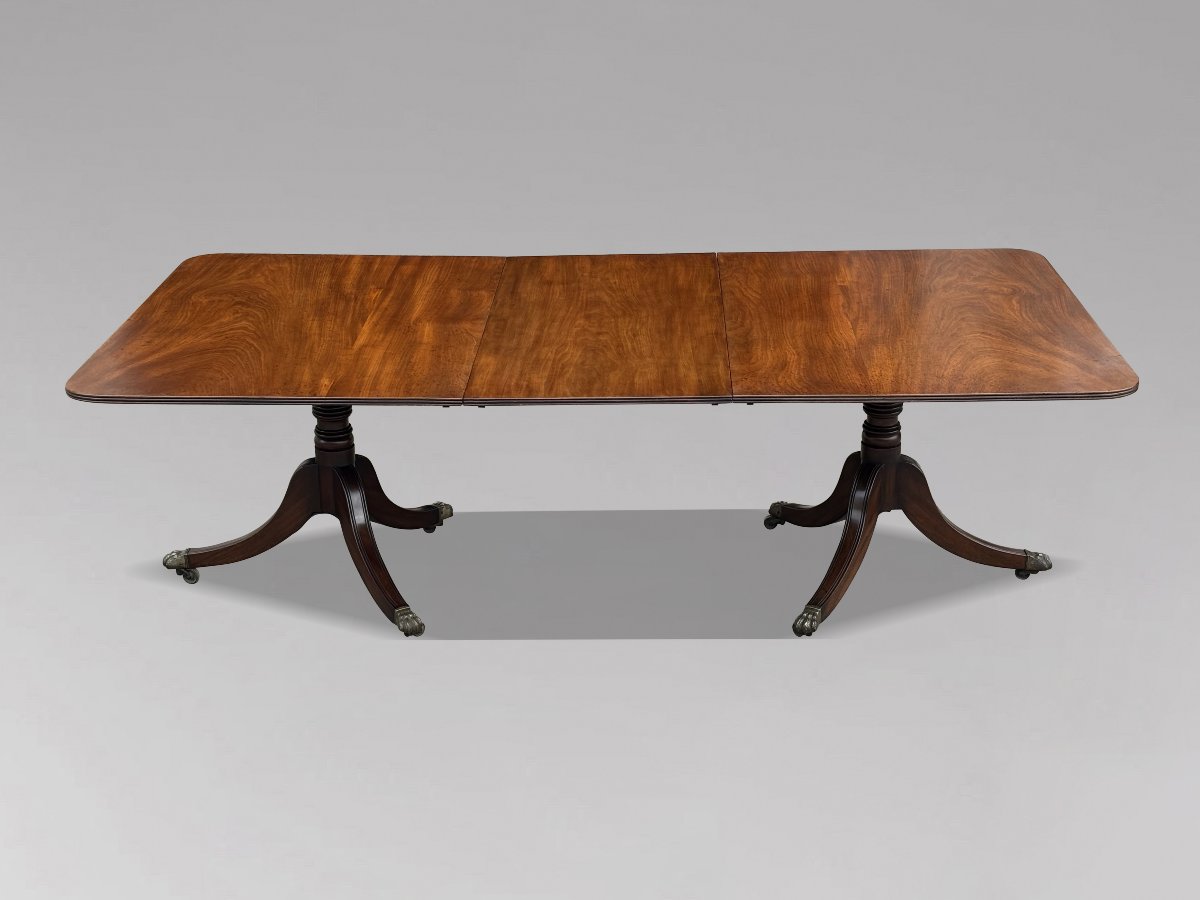 Early 19th-century Georgian Mahogany Twin-pillar Dining Table