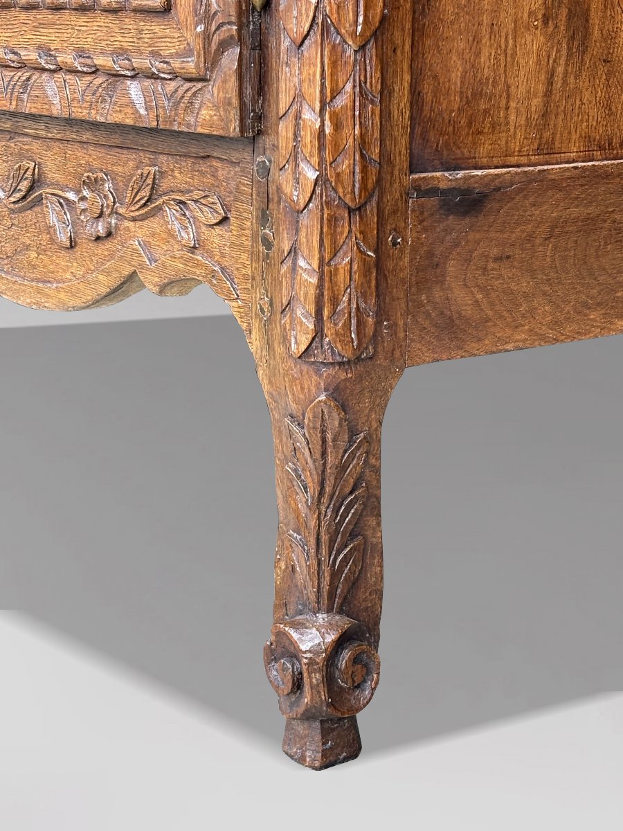 18th-century Carved Oak Normandy Deux Corps Buffet-photo-1